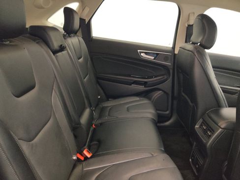 Used 2019 Ford Edge Titanium FWD image 19