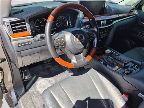 Used 2021 Lexus LX 570 4WD w/ Luxury Package image 10