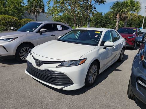 Used 2019 Toyota Camry LE FWD image 3