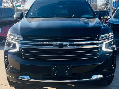 Used 2023 Chevrolet Suburban LT w/ LT Signature Package image 4