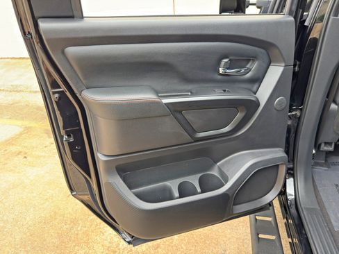 Used 2023 Nissan Titan PRO-4X AWD/4WD image 36