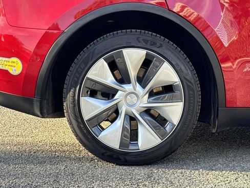 Used 2021 Tesla Model Y Long Range image 30