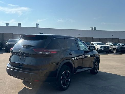 Certified 2025 Nissan Rogue SV FWD image 22