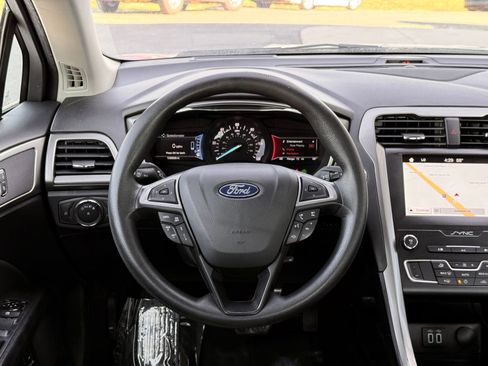 Used 2019 Ford Fusion SE FWD image 25