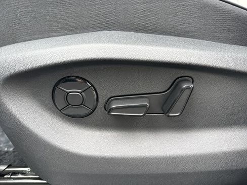 New 2026 Volkswagen Tiguan SE R-Line AWD/4WD image 13