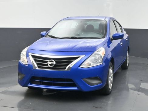 Used 2017 Nissan Versa SV FWD image 2
