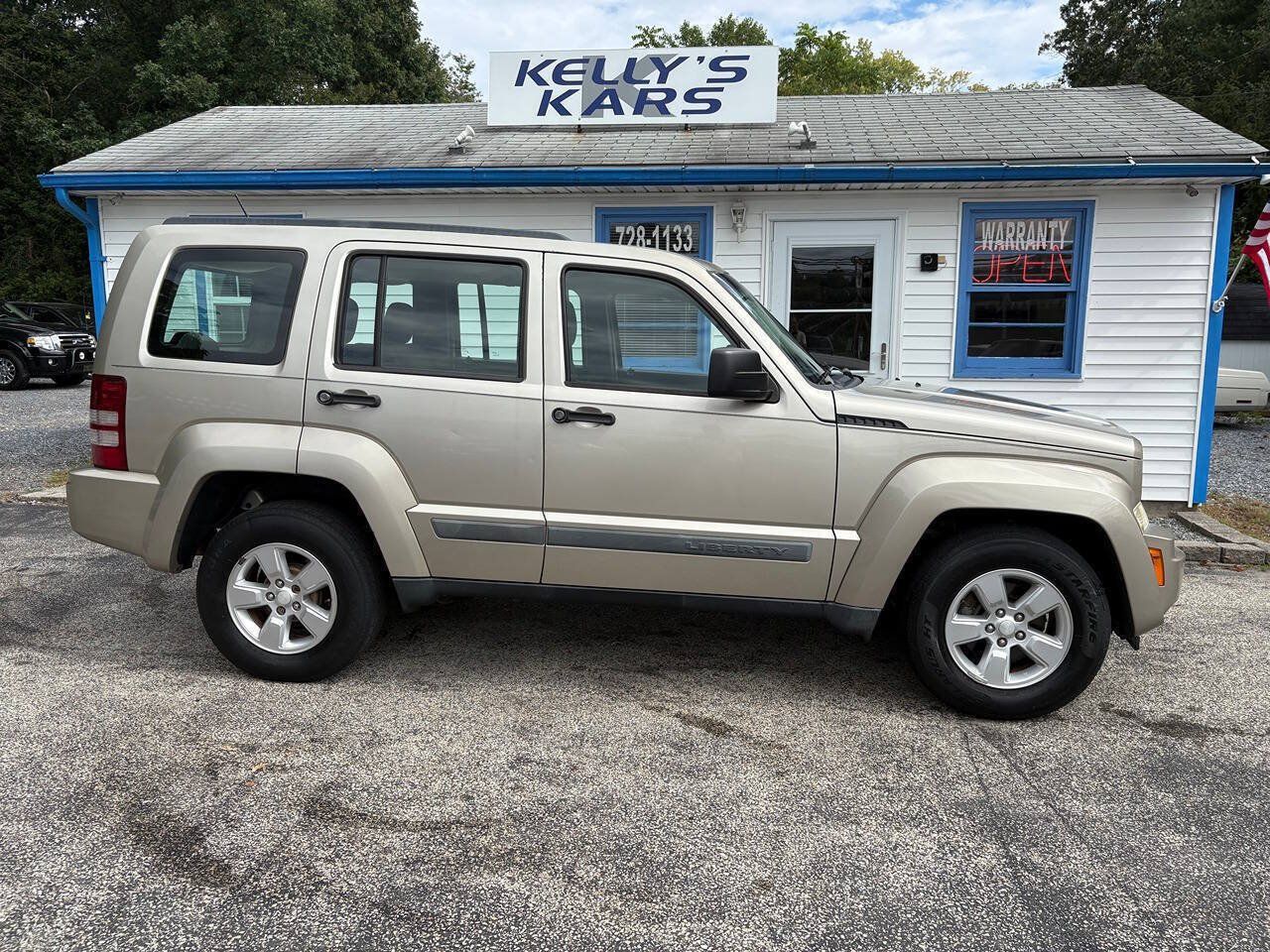 Used 2010 Jeep Liberty Sport AWD/4WD image 2