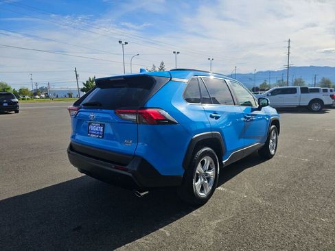 Used 2019 Toyota RAV4 XLE AWD/4WD image 6