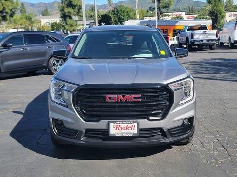 Certified 2024 GMC Terrain SLT w/ Infotainment Package II image 2