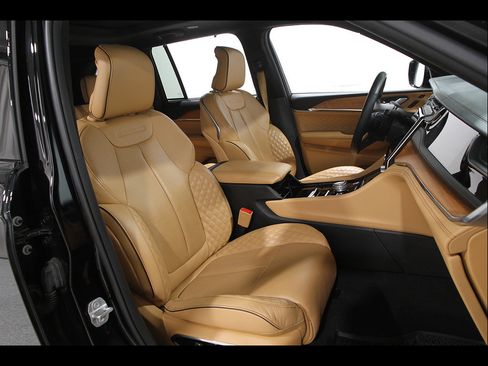 Used 2023 Jeep Grand Cherokee Summit AWD/4WD image 20
