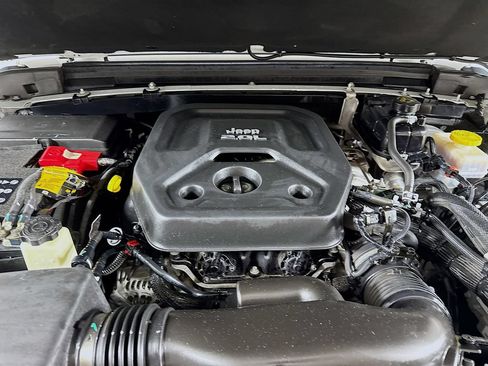 Used 2022 Jeep Wrangler Unlimited Sport AWD/4WD image 29