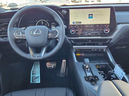 New 2026 Lexus TX 500h AWD image 17