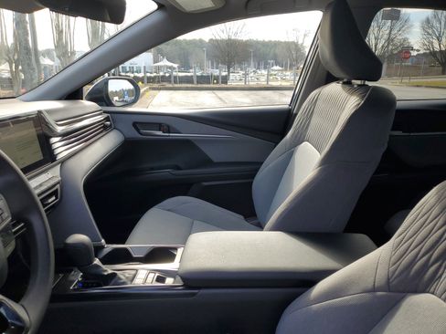 Certified 2025 Toyota Camry LE w/ Convenience Package FWD image 17