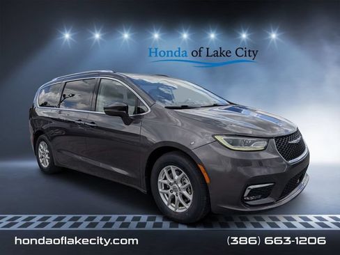 Used 2021 Chrysler Pacifica Touring-L FWD image 1