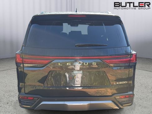 Used 2024 Lexus LX 600 4WD w/ Appearance Package image 9