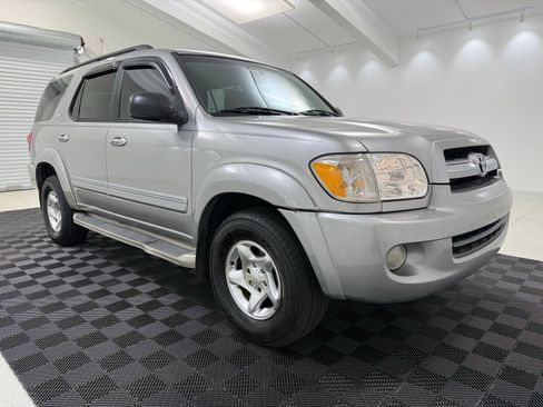 Used 2005 Toyota Sequoia SR5 RWD image 1