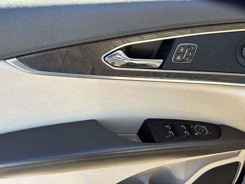 Used 2020 Lincoln Nautilus Reserve w/ Equipment Group 201A image 12