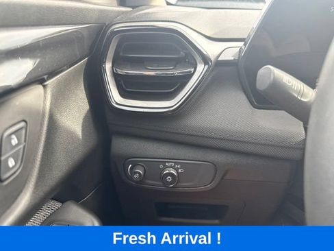 Used 2025 Chevrolet TrailBlazer LT FWD image 9