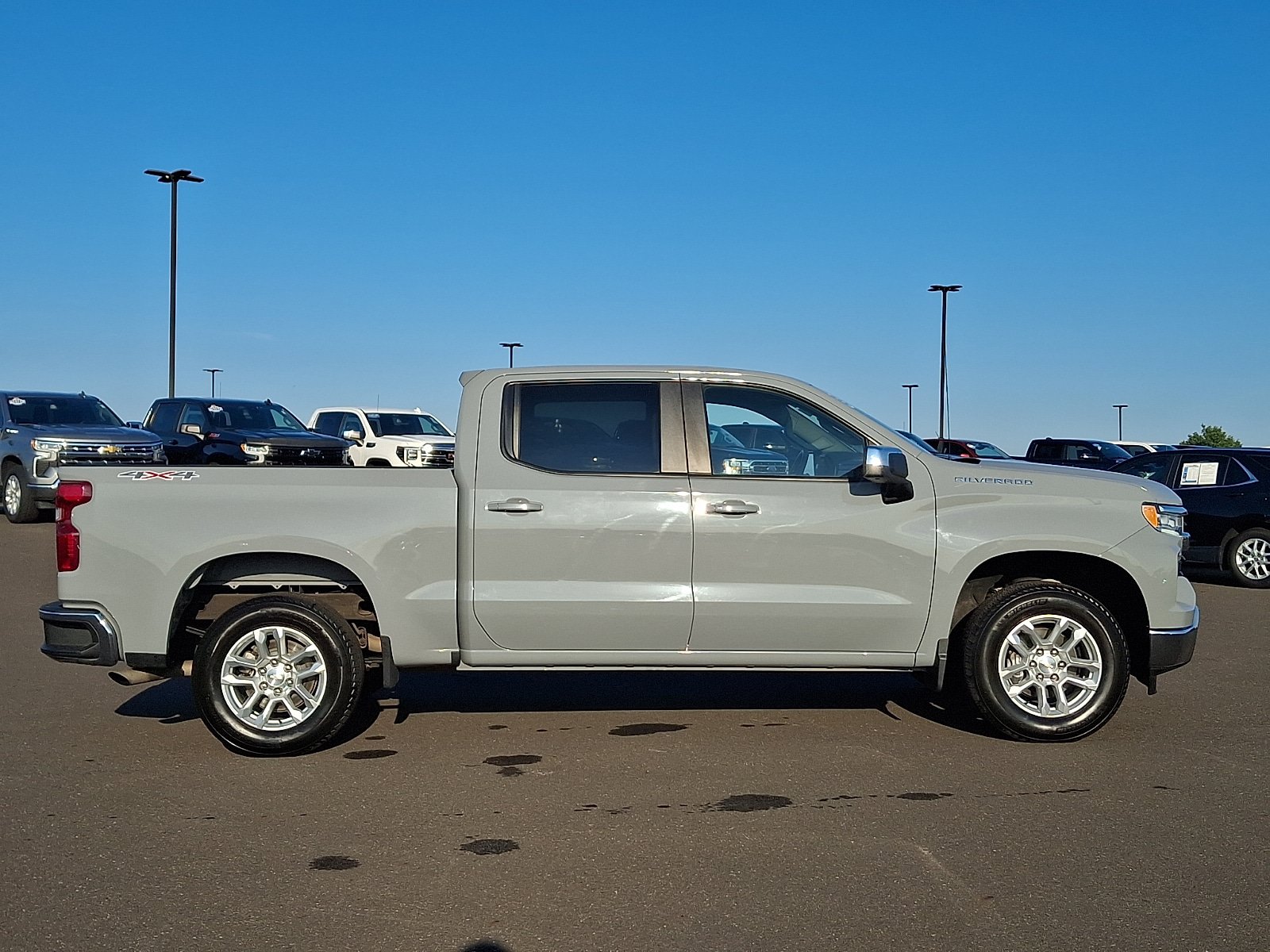 Used 2024 Chevrolet Silverado 1500 LT AWD/4WD image 7