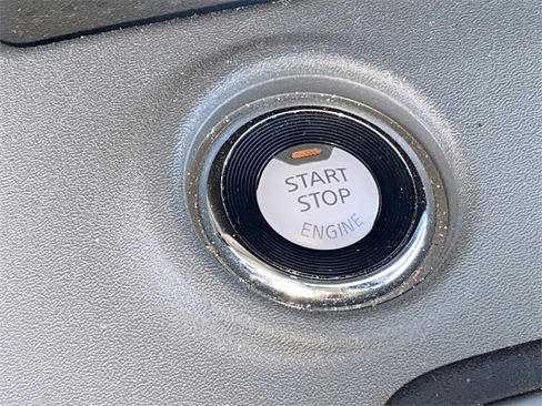 Used 2020 Nissan Frontier SV image 16