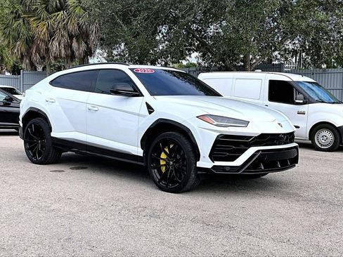 Used 2020 Lamborghini Urus image 2