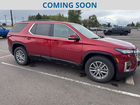 Used 2022 Chevrolet Traverse LT image 1