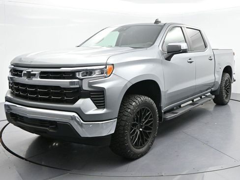 Used 2025 Chevrolet Silverado 1500 LT AWD/4WD image 3