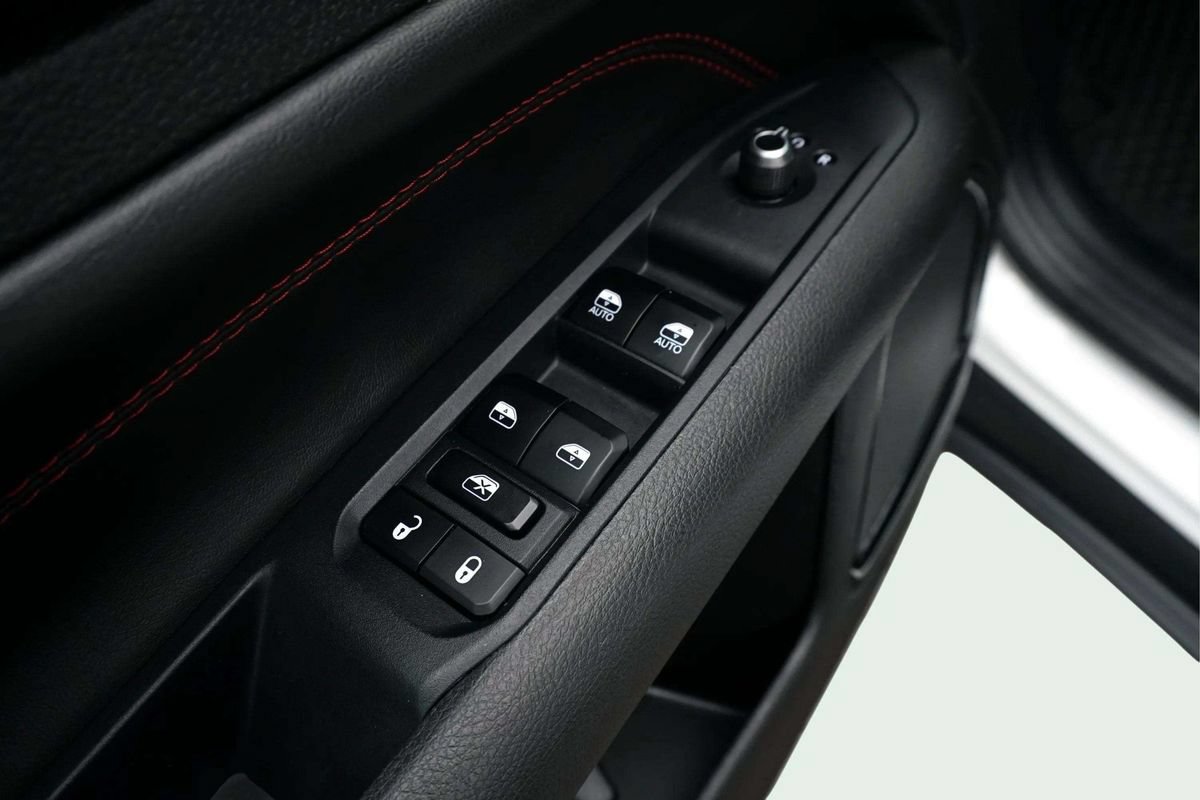 Used 2025 Jeep Compass Trailhawk AWD/4WD image 17