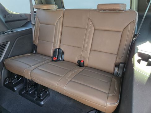 Used 2024 Chevrolet Tahoe High Country AWD/4WD image 18