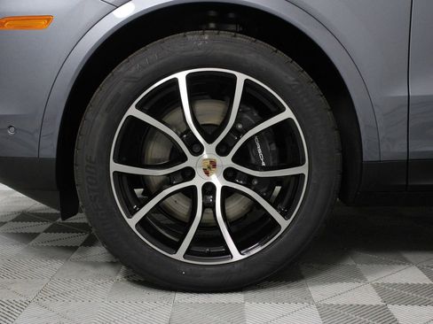 New 2026 Porsche Cayenne Coupe AWD/4WD image 17