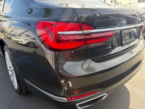 Used 2016 BMW 740i image 10