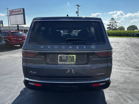 Used 2024 Jeep Wagoneer L Series II w/ Flexible Seating Group RWD image 8