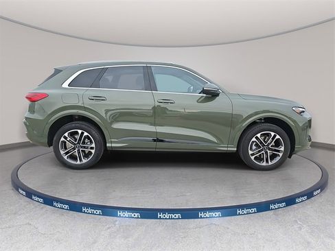 Used 2025 Audi Q5 Premium w/ Convenience Package image 5