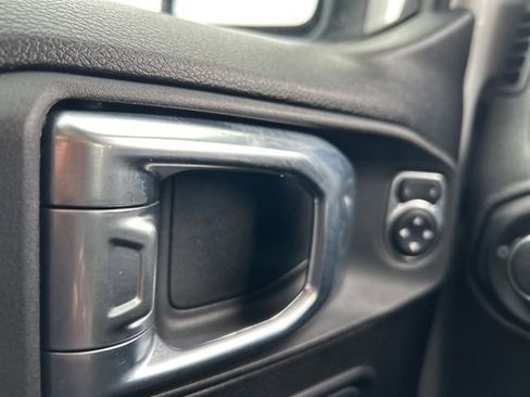 Used 2022 Jeep Gladiator Sport image 16