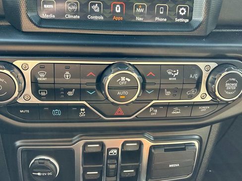 Used 2022 Jeep Wrangler Unlimited Sahara AWD/4WD image 36