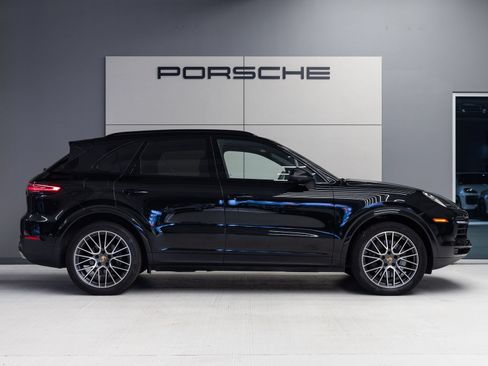 Certified 2023 Porsche Cayenne AWD/4WD image 8