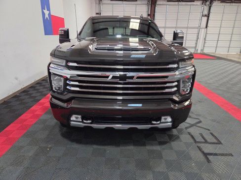 Used 2020 Chevrolet Silverado 2500 High Country w/ Z71 Off-Road Package image 4