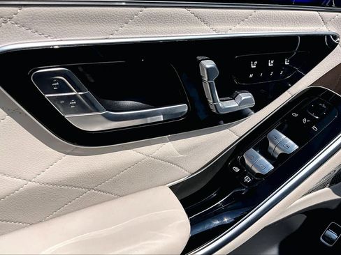 Used 2025 Mercedes-Benz S 580 4MATIC Sedan image 32