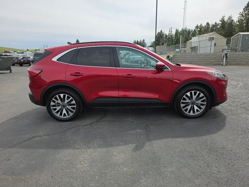 Certified 2022 Ford Escape Titanium w/ Class II Trailer Tow Package AWD/4WD image 13