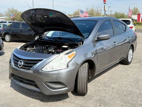 Used 2018 Nissan Versa SV image 9