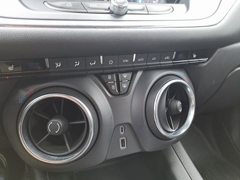 Used 2019 Chevrolet Blazer LT w/ Sun and Wheels Package image 15