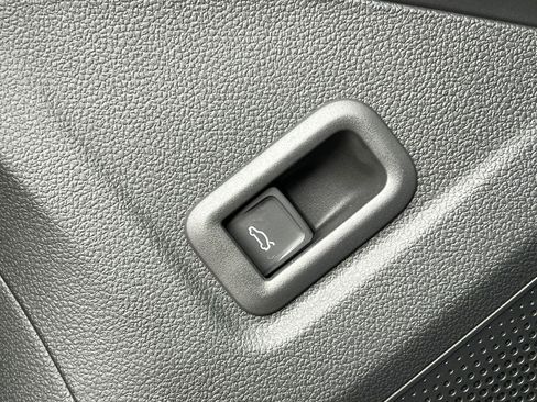 New 2026 Volkswagen Tiguan SE R-Line AWD/4WD image 16