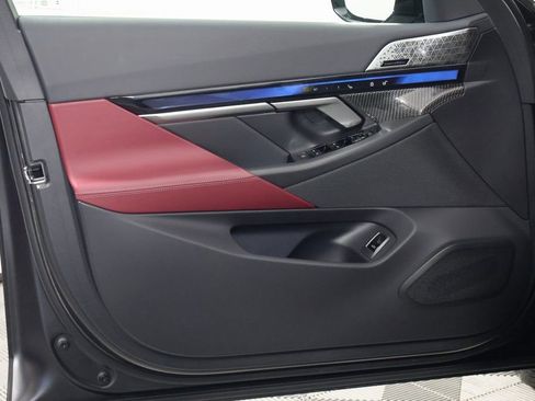 Used 2025 BMW i5 M60 w/ Premium Package image 12