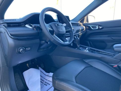 New 2026 Jeep Compass Latitude image 18