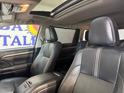Used 2017 Toyota Highlander SE image 9