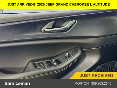 New 2025 Jeep Grand Cherokee L Altitude image 17