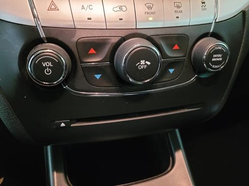 Used 2020 Dodge Journey SE image 33