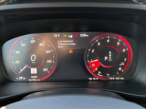 Used 2020 Volvo XC40 T4 R-Design image 24