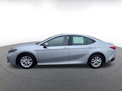 Used 2025 Toyota Camry LE image 9