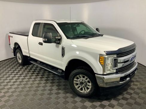 Used 2017 Ford F250 XL w/ STX Appearance Package AWD/4WD image 2